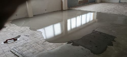 Untergrundvorbereitung vor der Neuverlegung